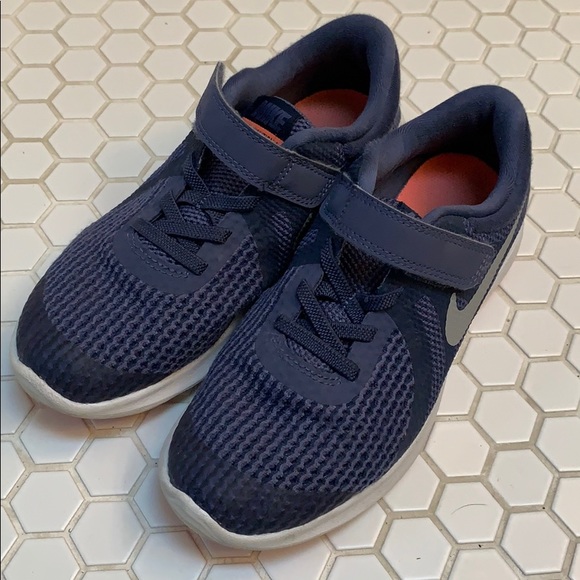 nike childrens shoes velcro